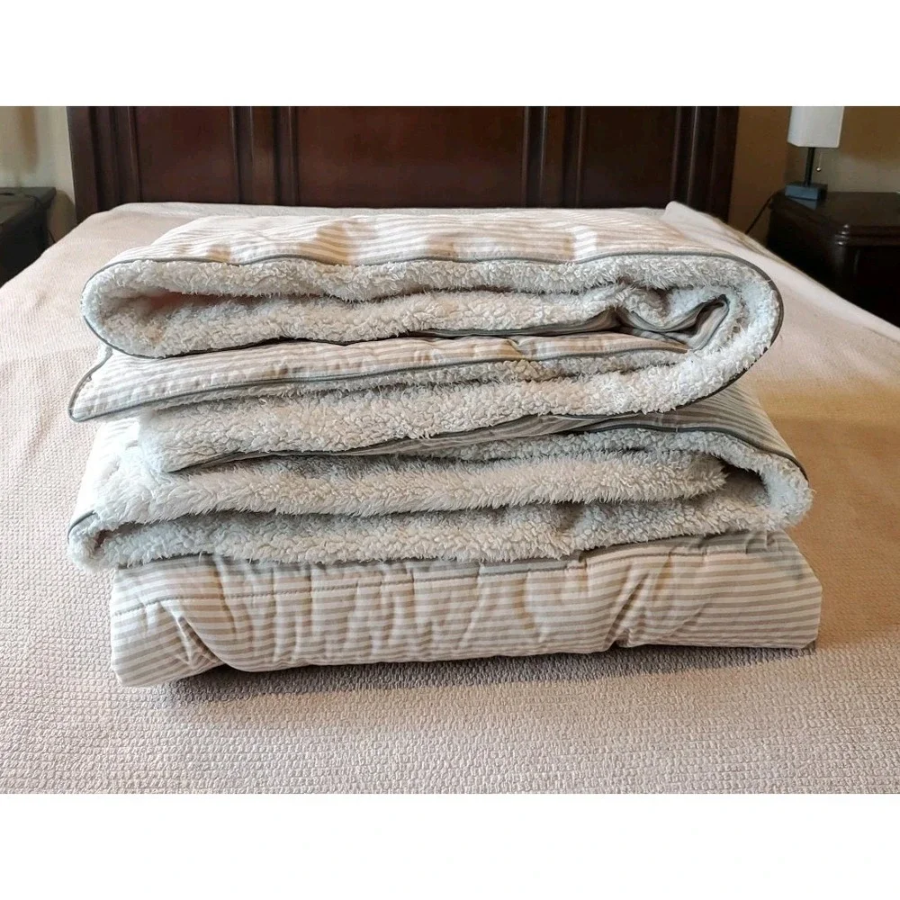 Pottery Barn Full Comforter Sherpa Back Beige Pinstripe *small repair* 84x90